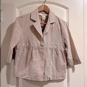 Light, cotton gingham patterned blazer top.